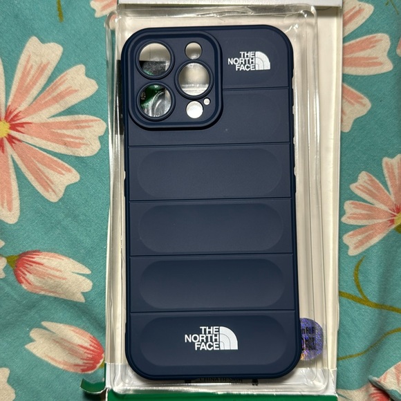 It’s brand new THENORTHFACE iphone case design for15Promax💙15pro🖤 wireless 🛜 - Picture 4 of 5